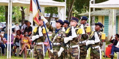 Cérémonie de présentation au drapeau