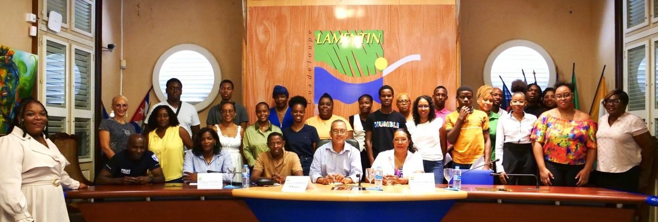 Signature des contrats d'engagement des volontaires dans le cadre du service civique