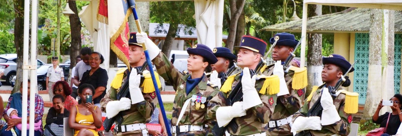 Cérémonie de présentation au drapeau