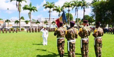 Cérémonie de présentation au drapeau