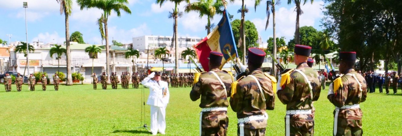 Cérémonie de présentation au drapeau