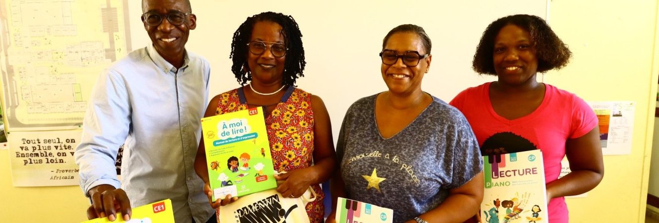 Remise de nouveaux manuels scolaires