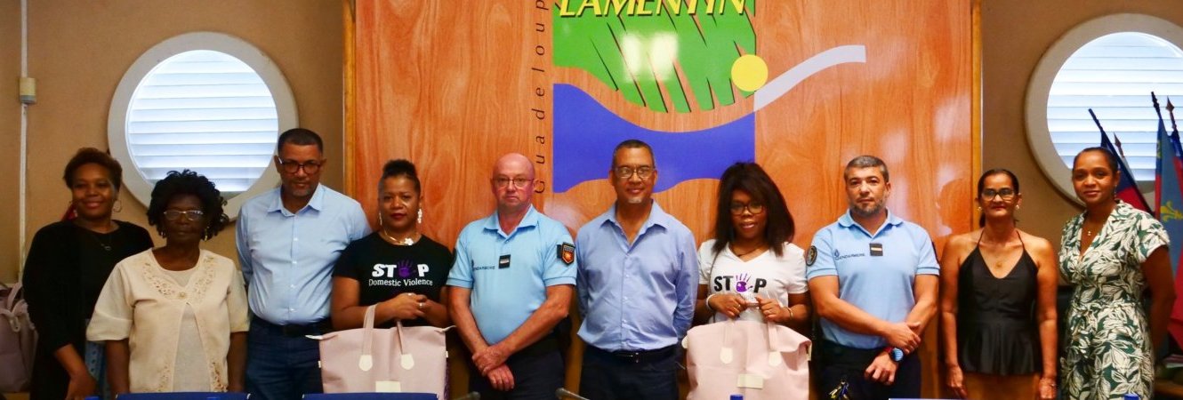 Cérémonie de remise des « Mallettes d'Urgence »